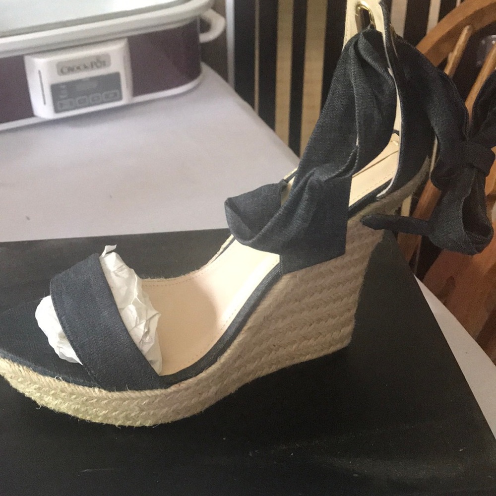 BNIB Guilty Soles Katie wedge sandal